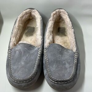UGG Women’s Moccasin Slippers size 8